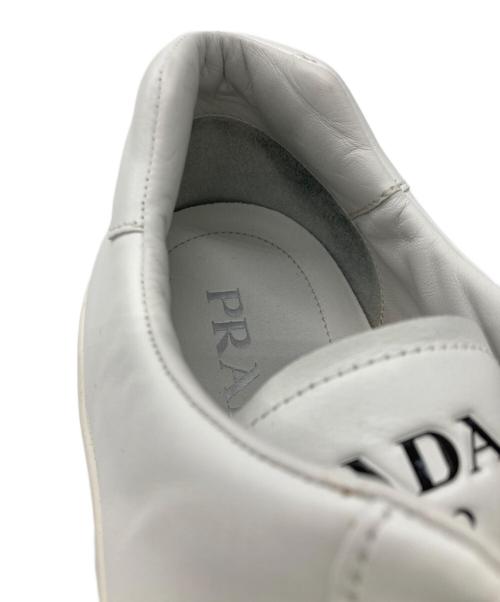 PRADA（プラダ）PRADA (プラダ) レザーローカットスニーカー ホワイト サイズ:8 1/2の古着・服飾アイテム