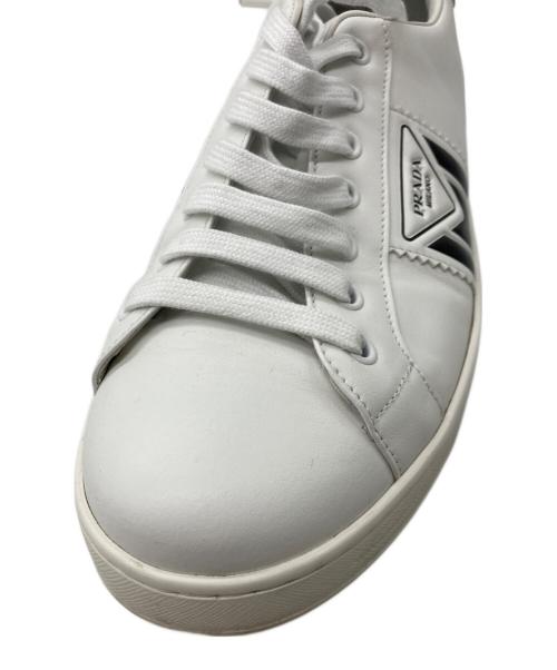 PRADA（プラダ）PRADA (プラダ) レザーローカットスニーカー ホワイト サイズ:8 1/2の古着・服飾アイテム