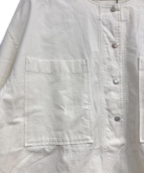 THE SHINZONE（ザ シンゾーン）THE SHINZONE (ザ シンゾーン) COLLARLESS WORK SHIRT アイボリー サイズ:F0 未使用品の古着・服飾アイテム