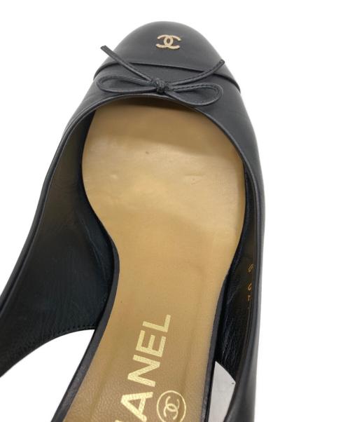 CHANEL（シャネル）CHANEL (シャネル) ココマークリボンストラップパンプス ブラック サイズ:38 1/2の古着・服飾アイテム