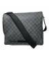 LOUIS VUITTON（ルイ ヴィトン）の古着「ダニエルGM メッセンジャーバッグ　ダミエ・グラフィット」｜ブラック
