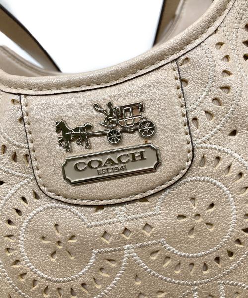 COACH（コーチ）COACH (コーチ) マディソンマギーパンチングフラワートートバッグ ベージュの古着・服飾アイテム