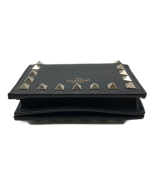 VALENTINO GARAVANI（ヴァレンティノ・ガラヴァーニ）VALENTINO GARAVANI (ヴァレンティノ・ガラヴァーニ) ロックスタッズ二つ折り財布 ブラックの古着・服飾アイテム