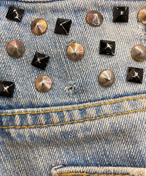 JURY BLACK（ジュリー ブラック）JURY BLACK (ジュリー ブラック) USED加工スタッズデニムパンツ ブルー サイズ:1の古着・服飾アイテム
