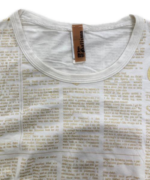 JOHN GALLIANO（ジョンガリアーノ）JOHN GALLIANO (ジョンガリアーノ) ニュースペーパー柄 半袖Tシャツ ホワイト×ゴールド サイズ:XXSの古着・服飾アイテム