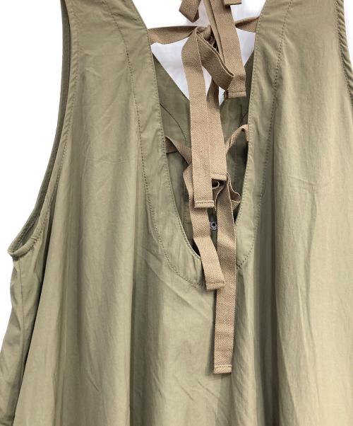 BEAMS BOY（ビームスボーイ）BEAMS BOY (ビームスボーイ) ナイロンタッサーノースリーブワンピース カーキ サイズ:Ｆｒｅｅの古着・服飾アイテム
