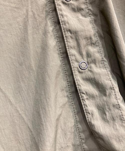 BEAMS BOY（ビームスボーイ）BEAMS BOY (ビームスボーイ) ナイロンタッサーノースリーブワンピース カーキ サイズ:Ｆｒｅｅの古着・服飾アイテム