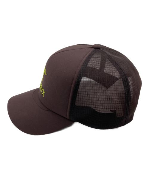 ARC'TERYX（アークテリクス）ARC'TERYX (アークテリクス) Bird Word Trucker Curved キャップ ブラウン サイズ:Ｆｒｅｅの古着・服飾アイテム