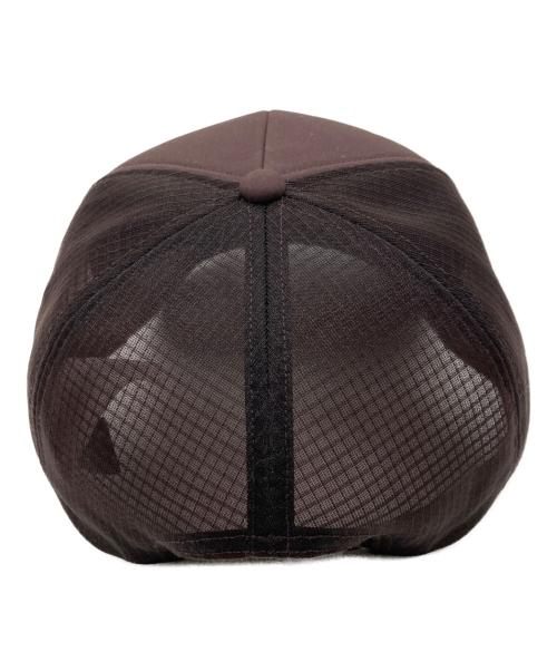 ARC'TERYX（アークテリクス）ARC'TERYX (アークテリクス) Bird Word Trucker Curved キャップ ブラウン サイズ:Ｆｒｅｅの古着・服飾アイテム