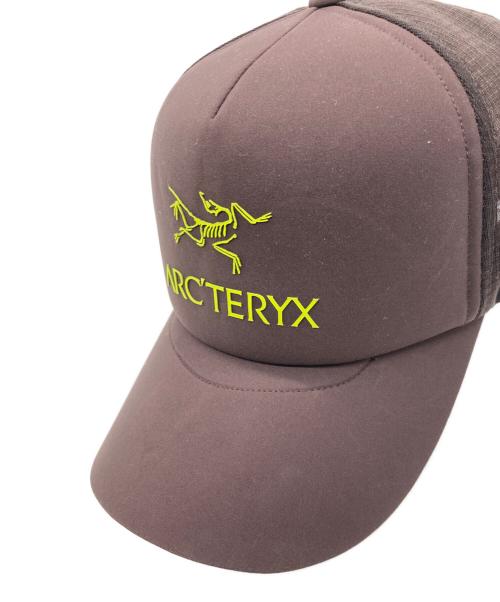 ARC'TERYX（アークテリクス）ARC'TERYX (アークテリクス) Bird Word Trucker Curved キャップ ブラウン サイズ:Ｆｒｅｅの古着・服飾アイテム