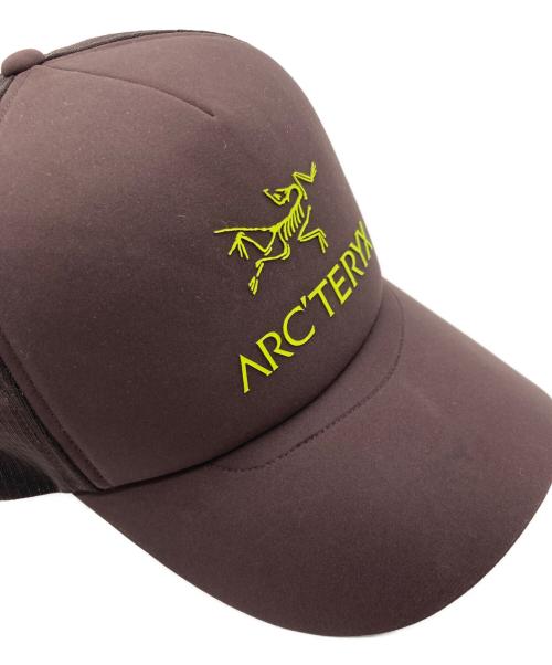 ARC'TERYX（アークテリクス）ARC'TERYX (アークテリクス) Bird Word Trucker Curved キャップ ブラウン サイズ:Ｆｒｅｅの古着・服飾アイテム
