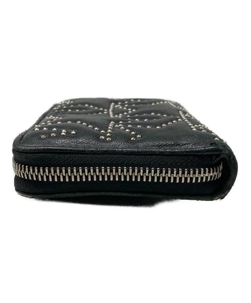 JIMMY CHOO（ジミーチュウ）JIMMY CHOO (ジミーチュウ) スタースタッズラウンドジップウォレット ブラックの古着・服飾アイテム