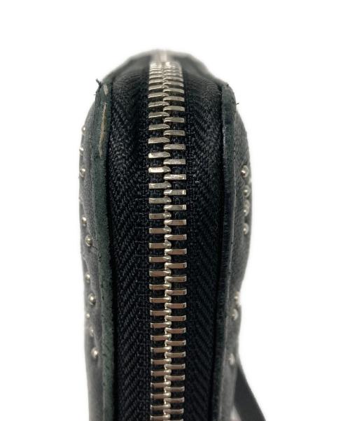 JIMMY CHOO（ジミーチュウ）JIMMY CHOO (ジミーチュウ) スタースタッズラウンドジップウォレット ブラックの古着・服飾アイテム