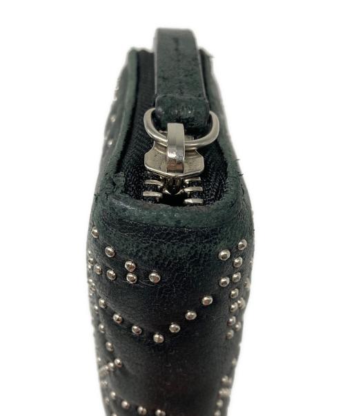 JIMMY CHOO（ジミーチュウ）JIMMY CHOO (ジミーチュウ) スタースタッズラウンドジップウォレット ブラックの古着・服飾アイテム