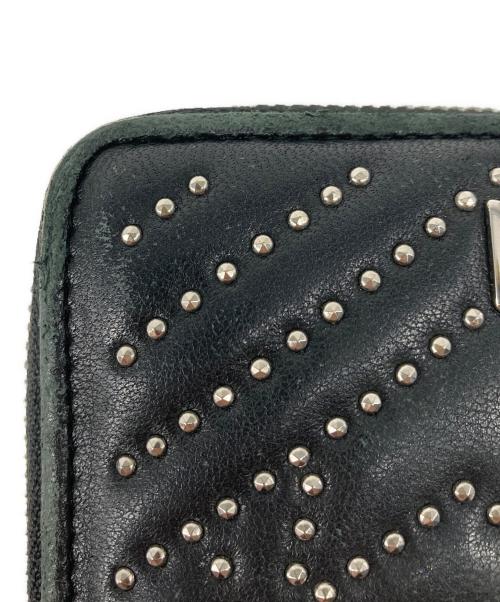 JIMMY CHOO（ジミーチュウ）JIMMY CHOO (ジミーチュウ) スタースタッズラウンドジップウォレット ブラックの古着・服飾アイテム