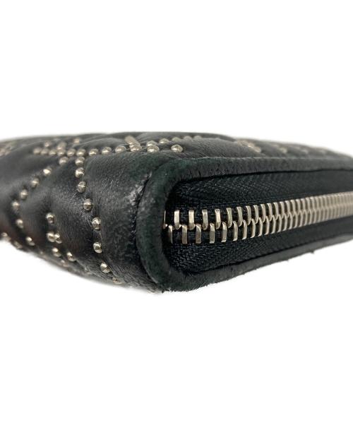 JIMMY CHOO（ジミーチュウ）JIMMY CHOO (ジミーチュウ) スタースタッズラウンドジップウォレット ブラックの古着・服飾アイテム