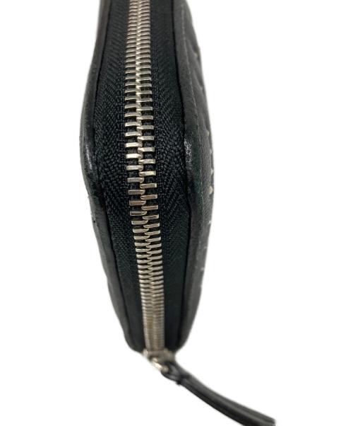 JIMMY CHOO（ジミーチュウ）JIMMY CHOO (ジミーチュウ) スタースタッズラウンドジップウォレット ブラックの古着・服飾アイテム