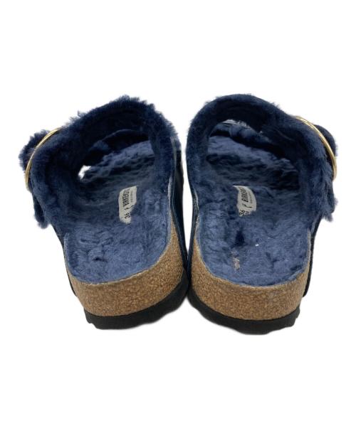 BIRKENSTOCK（ビルケンシュトック）BIRKENSTOCK (ビルケンシュトック) アリゾナ ビッグバックル ムートンサンダル ネイビー サイズ:23cmの古着・服飾アイテム