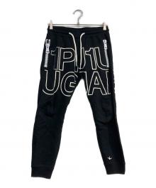 1PIU1UGUALE3 RELAX（ウノピゥウノウグァーレトレ リラックス）の古着「ラインストーンプリントスウェットパンツ」｜ブラック