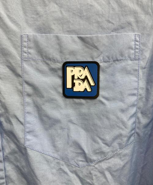 PRADA（プラダ）PRADA (プラダ) ラバーロゴワンポケット ボタンダウン長袖シャツ ブルー サイズ:38/15の古着・服飾アイテム