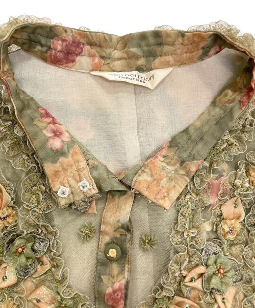 non non dorl（ノンノンドール）non non dorl (ノンノンドール) 花柄フリルブラウス グリーン サイズ:Freeの古着・服飾アイテム