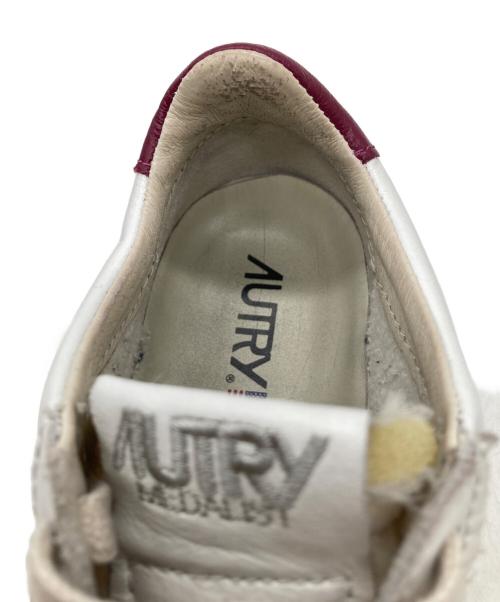 AUTRY（オートリー）AUTRY (オートリー) ローカットスニーカー ベージュ サイズ:37の古着・服飾アイテム