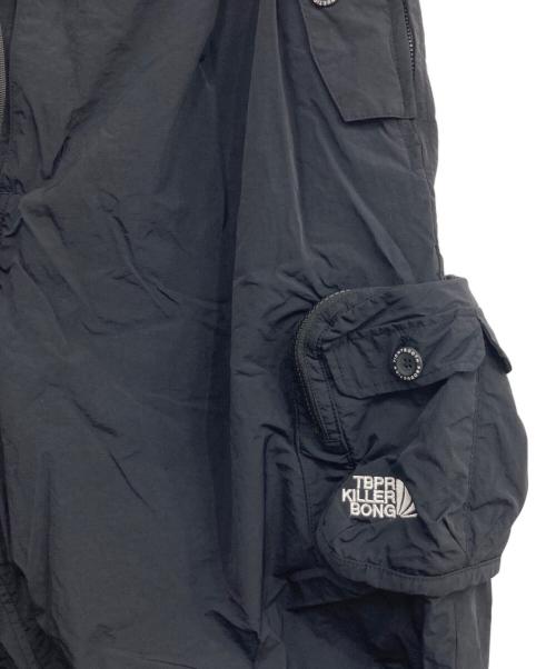 TIGHTBOOTH PRODUCTION（タイトブースプロダクション）TIGHTBOOTH PRODUCTION (タイトブースプロダクション) KILLER BONG (キラーボング) TBKB BALLOON CARGO PANTS ブラック サイズ:SIZE：Lの古着・服飾アイテム