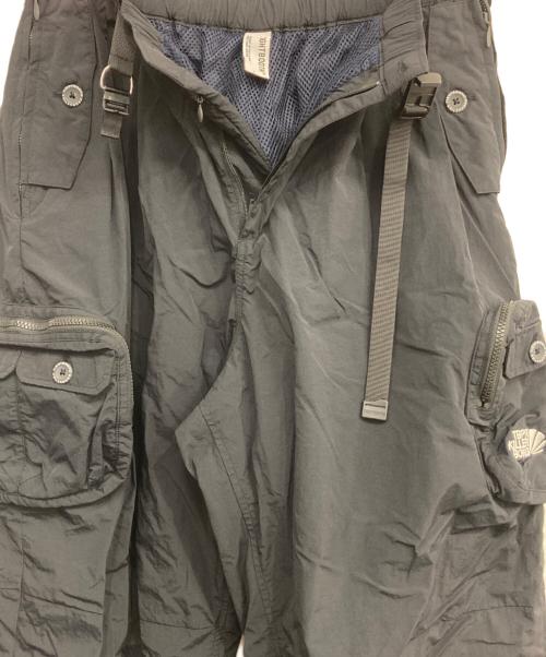 TIGHTBOOTH PRODUCTION（タイトブースプロダクション）TIGHTBOOTH PRODUCTION (タイトブースプロダクション) KILLER BONG (キラーボング) TBKB BALLOON CARGO PANTS ブラック サイズ:SIZE：Lの古着・服飾アイテム
