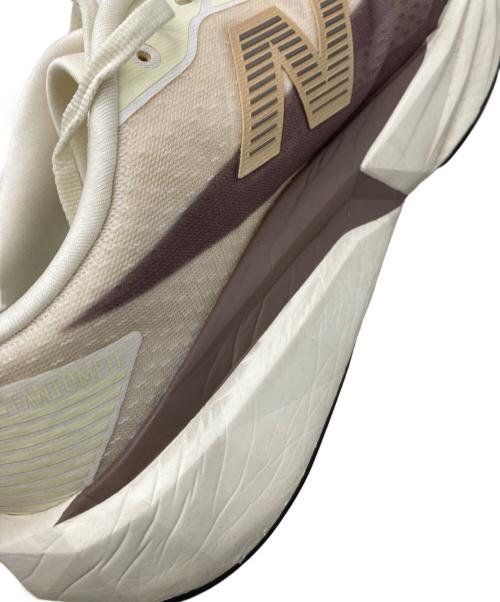 NEW BALANCE（ニューバランス）NEW BALANCE (ニューバランス) FuelCell Rebel ベージュ サイズ:27cmの古着・服飾アイテム