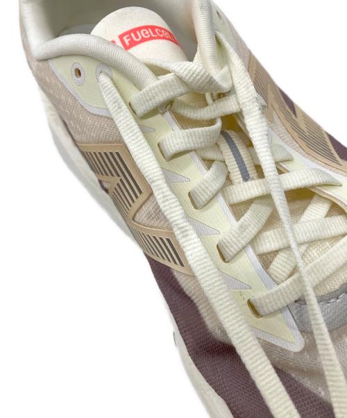 NEW BALANCE（ニューバランス）NEW BALANCE (ニューバランス) FuelCell Rebel ベージュ サイズ:27cmの古着・服飾アイテム