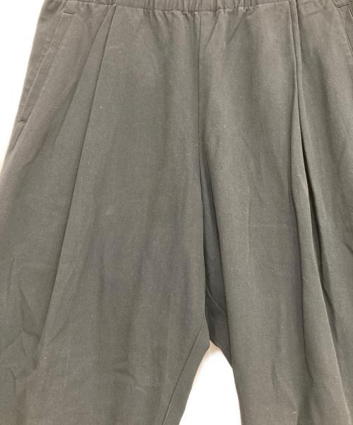 evam eva（エヴァムエヴァ）evam eva (エヴァムエヴァ) easy tuck pants ブラック サイズ:2の古着・服飾アイテム