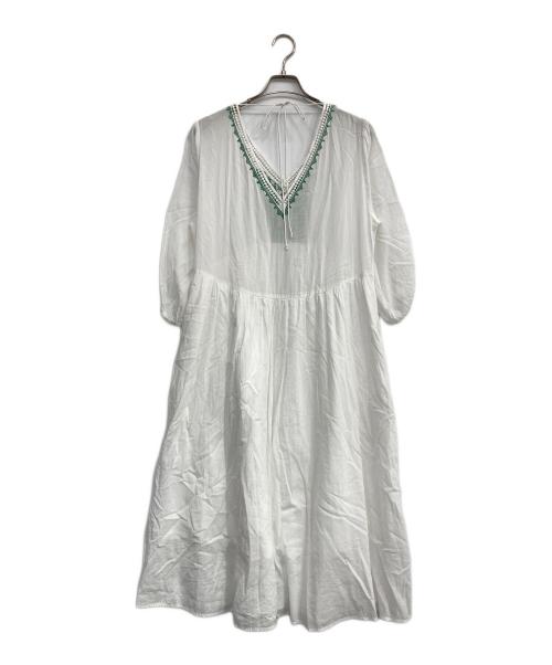 ne quittez pas（ヌキテパ）ne quittez pas (ヌキテパ) VOILE EMB V NECK DRESS ホワイト サイズ:freeの古着・服飾アイテム