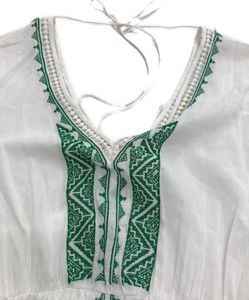 ne quittez pas（ヌキテパ）ne quittez pas (ヌキテパ) VOILE EMB V NECK DRESS ホワイト サイズ:freeの古着・服飾アイテム