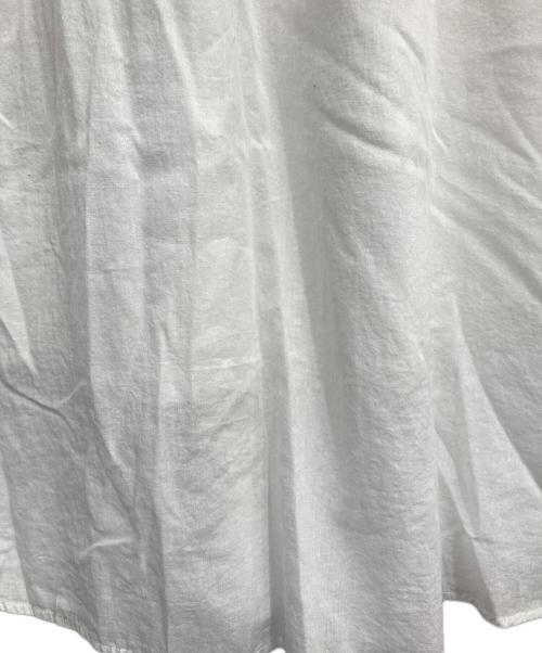 ne quittez pas（ヌキテパ）ne quittez pas (ヌキテパ) VOILE EMB V NECK DRESS ホワイト サイズ:freeの古着・服飾アイテム