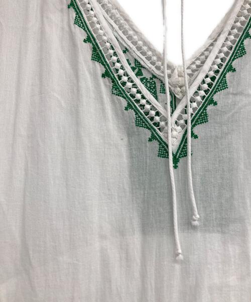 ne quittez pas（ヌキテパ）ne quittez pas (ヌキテパ) VOILE EMB V NECK DRESS ホワイト サイズ:freeの古着・服飾アイテム
