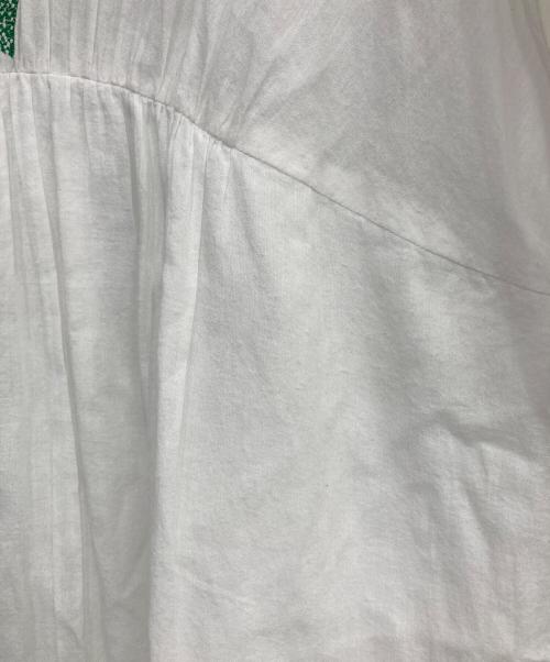 ne quittez pas（ヌキテパ）ne quittez pas (ヌキテパ) VOILE EMB V NECK DRESS ホワイト サイズ:freeの古着・服飾アイテム