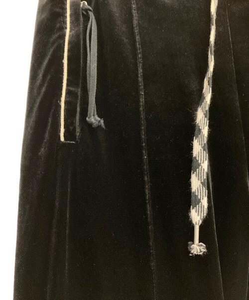 YSTRDY'S TMRRW（イエスタデイズトゥモロウ）YSTRDY'S TMRRW (イエスタデイズトゥモロウ) ベロアクロップドパンツ ブラック サイズ:Ｍの古着・服飾アイテム