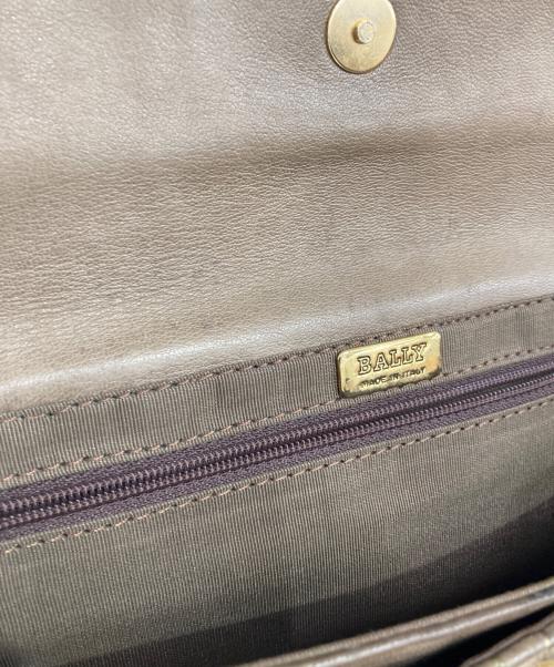 BALLY（バリー）BALLY (バリー) チェーンキルティングショルダーバッグ ベージュの古着・服飾アイテム