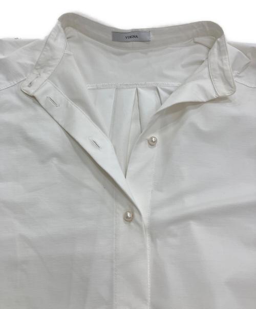 VIRINA（ヴィリーナ）VIRINA (ヴィリーナ) スージーパールボタンシャツ ホワイト サイズ:Mの古着・服飾アイテム