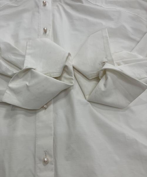 VIRINA（ヴィリーナ）VIRINA (ヴィリーナ) スージーパールボタンシャツ ホワイト サイズ:Mの古着・服飾アイテム