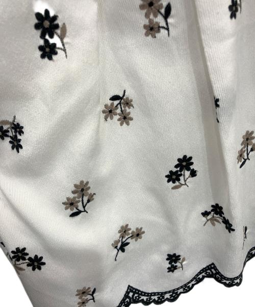 M'S GRACY（エムズグレイシー）M'S GRACY (エムズグレイシー) フラワー刺繍ワンピース ホワイト サイズ:40の古着・服飾アイテム