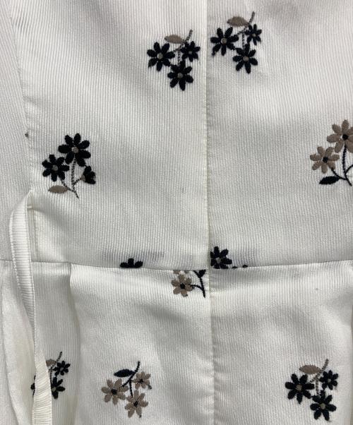 M'S GRACY（エムズグレイシー）M'S GRACY (エムズグレイシー) フラワー刺繍ワンピース ホワイト サイズ:40の古着・服飾アイテム