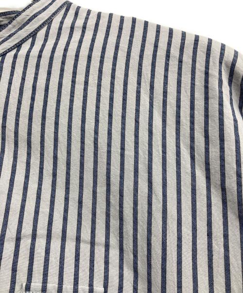 休日と詩（キュウジツトウタ）休日と詩 (キュウジツトウタ) 小さなポケットのロングシャツ ブルー サイズ:Freeの古着・服飾アイテム