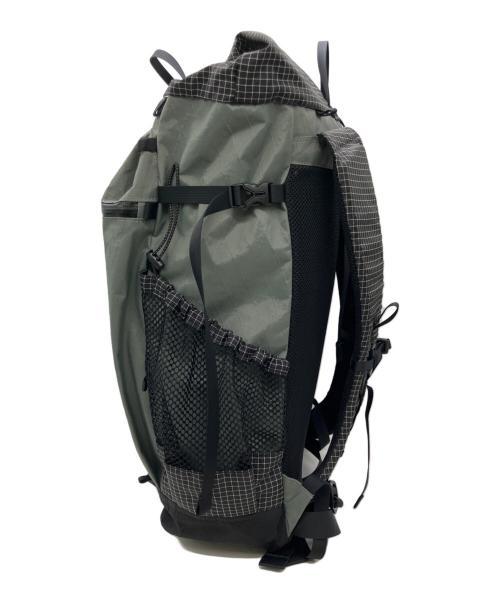 RawLow Mountain works（ロウロウ マウンテンワークス）RawLow Mountain Works (ロウロウ マウンテンワークス) バンビ X-PAC  バックパック ライトグレー×ブラックの古着・服飾アイテム