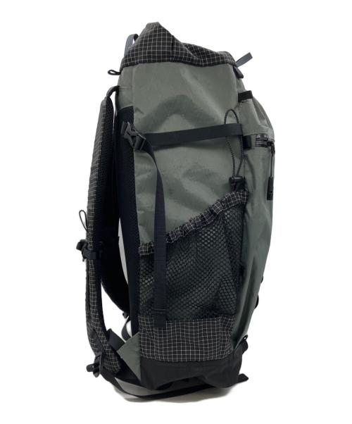 RawLow Mountain works（ロウロウ マウンテンワークス）RawLow Mountain Works (ロウロウ マウンテンワークス) バンビ X-PAC  バックパック ライトグレー×ブラックの古着・服飾アイテム