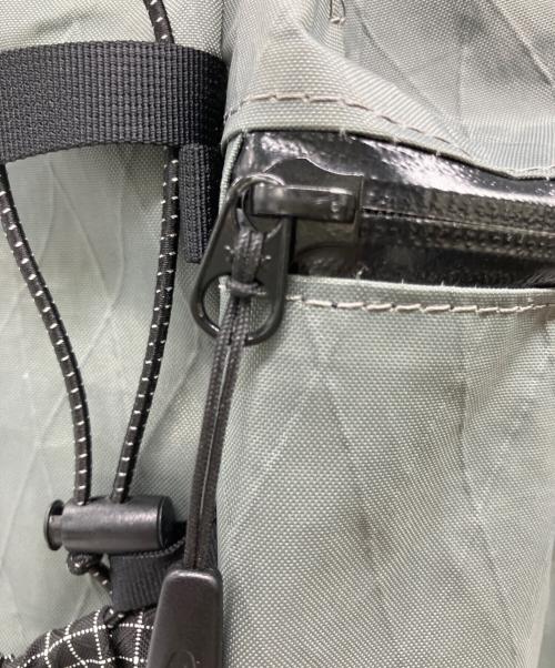 RawLow Mountain works（ロウロウ マウンテンワークス）RawLow Mountain Works (ロウロウ マウンテンワークス) バンビ X-PAC  バックパック ライトグレー×ブラックの古着・服飾アイテム