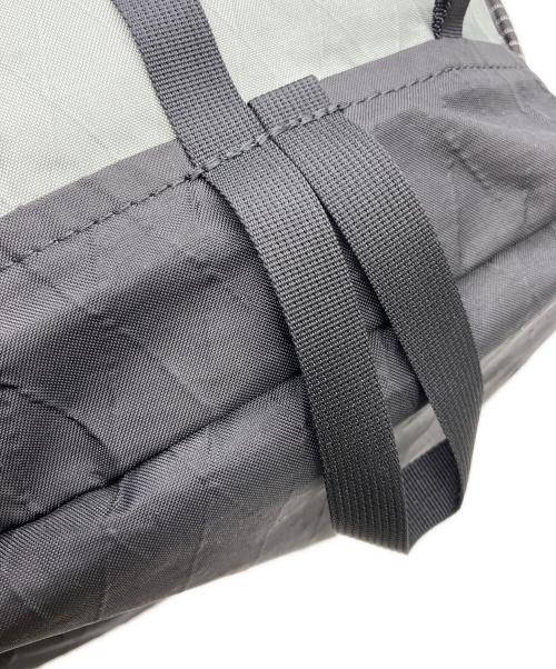 RawLow Mountain works（ロウロウ マウンテンワークス）RawLow Mountain Works (ロウロウ マウンテンワークス) バンビ X-PAC  バックパック ライトグレー×ブラックの古着・服飾アイテム
