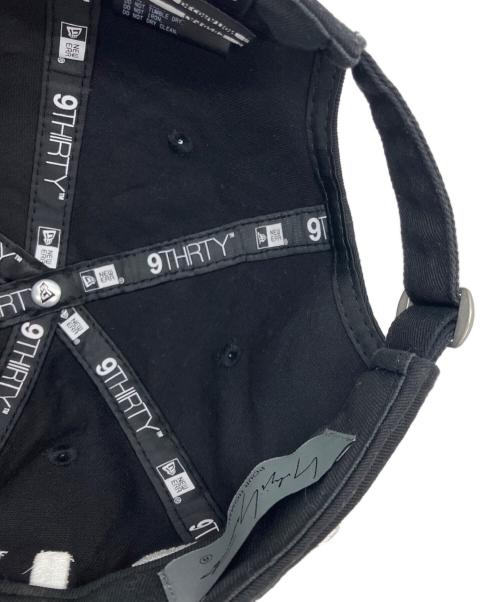 YOHJI YAMAMOTO（ヨウジヤマモト）YOHJI YAMAMOTO (ヨウジヤマモト) New Era (ニューエラ) 刺繍キャップ ブラックの古着・服飾アイテム