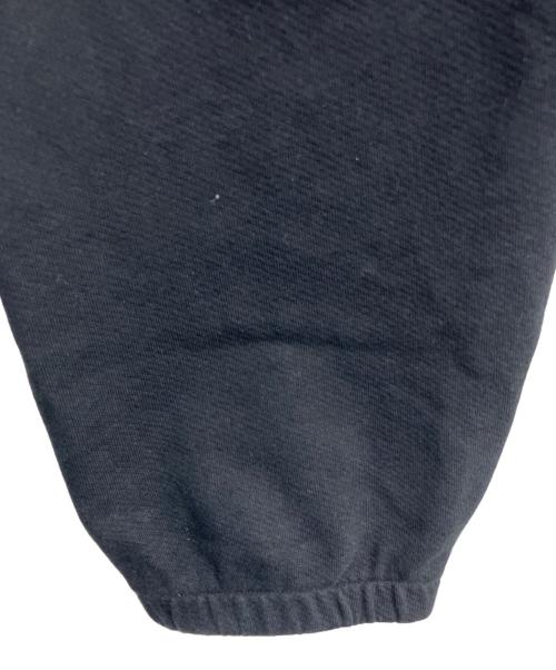 Denim Tears（デニムティアーズ）Denim Tears (デニムティアーズ) リースプリント トラックパンツ ブラック サイズ:XXLの古着・服飾アイテム