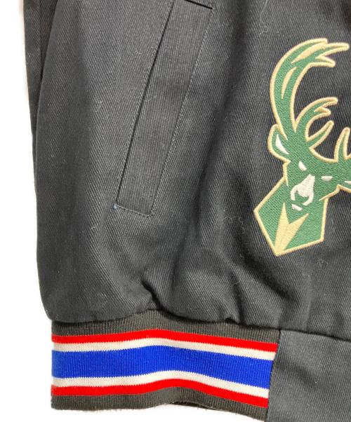 JH Design（ジェイエイチデザイン）JH Design (ジェイエイチデザイン) NBA (エヌビーエー) チームロゴ刺繍スタジャン ブラック サイズ:SIZE Lの古着・服飾アイテム